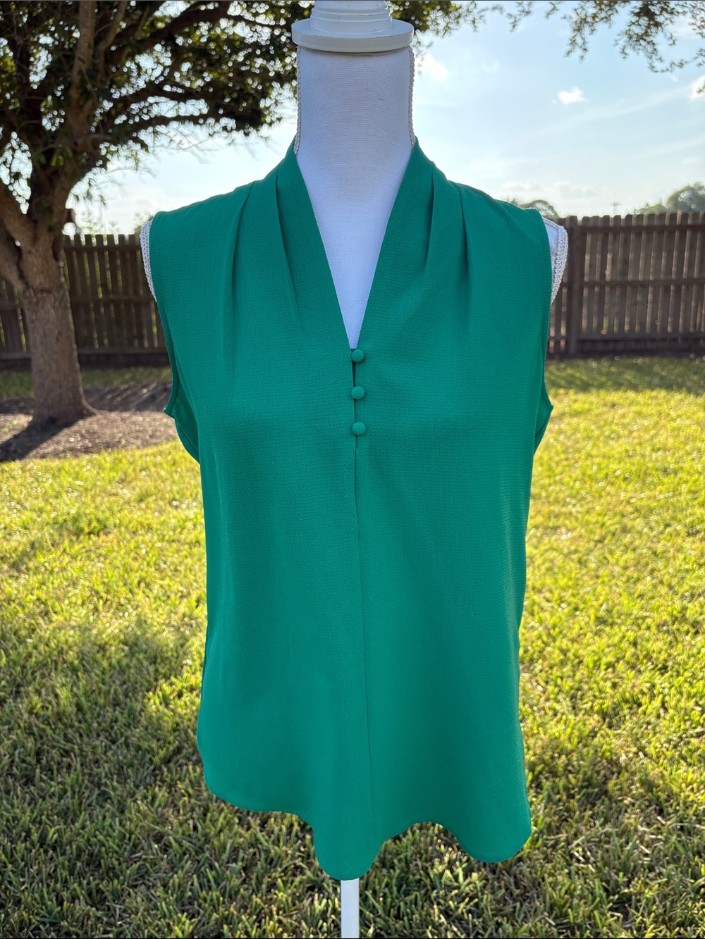 Adrianna Papell Emerald Green Sleeveless V-Neck Blouse with Covered Buttons